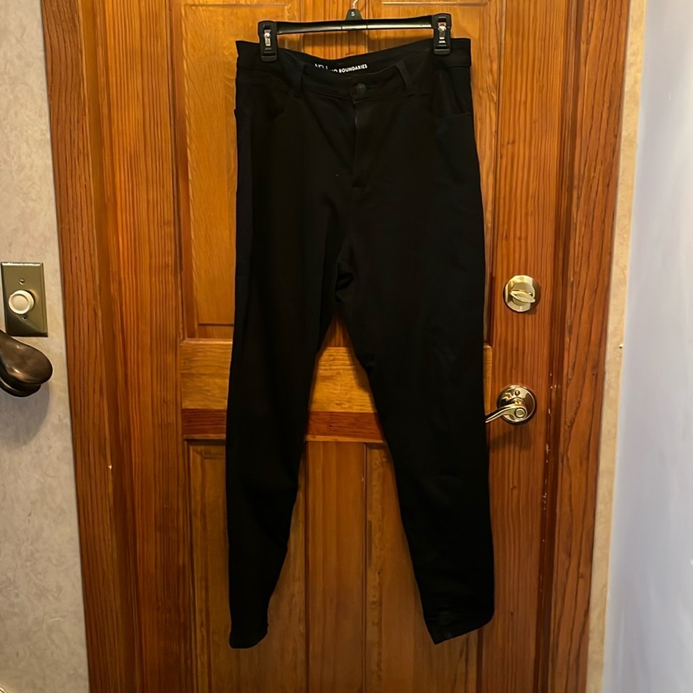 No boundaries black jeans, size 15
